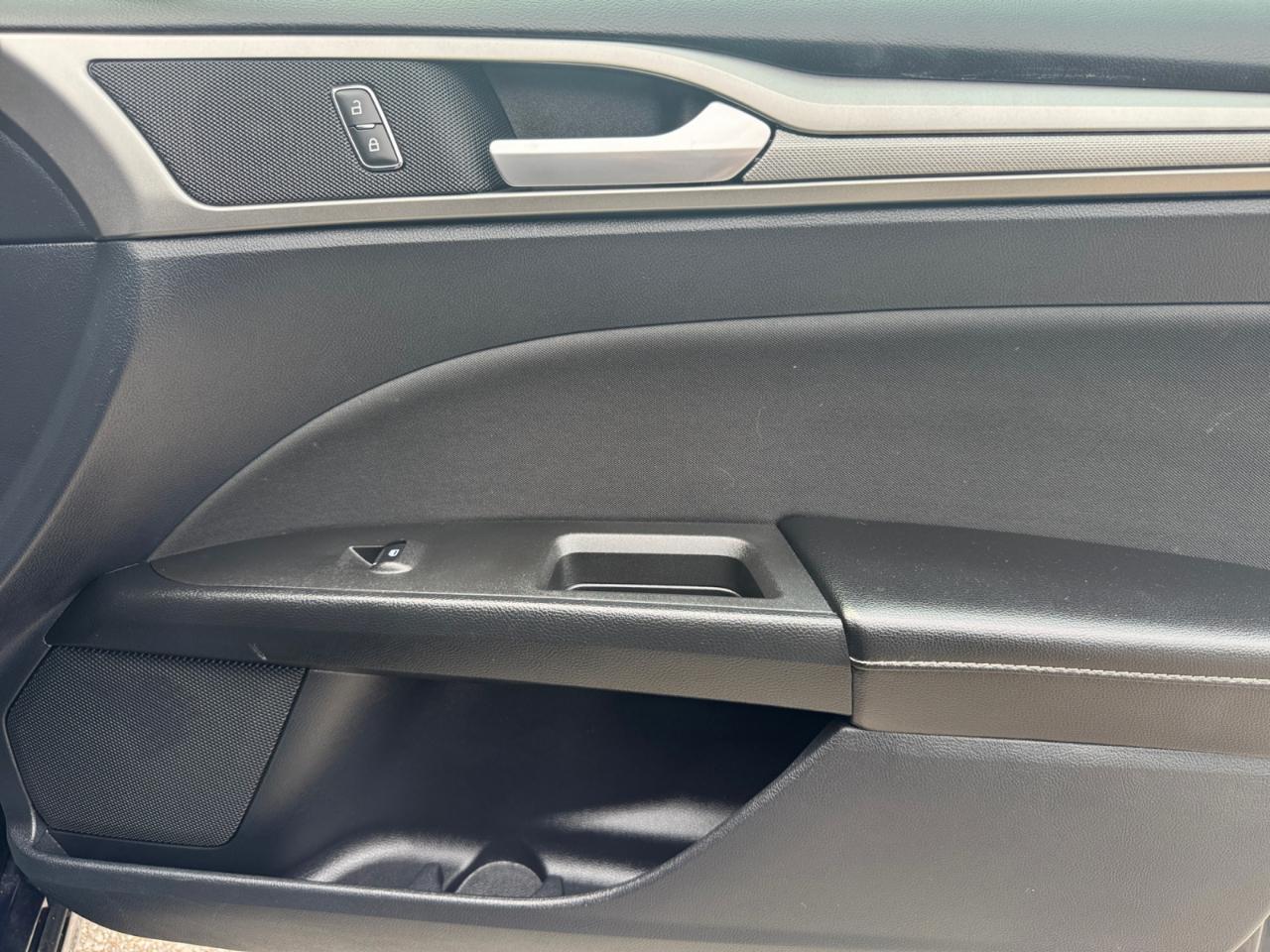 Ford Fusion Hybrid SE FWD 2020