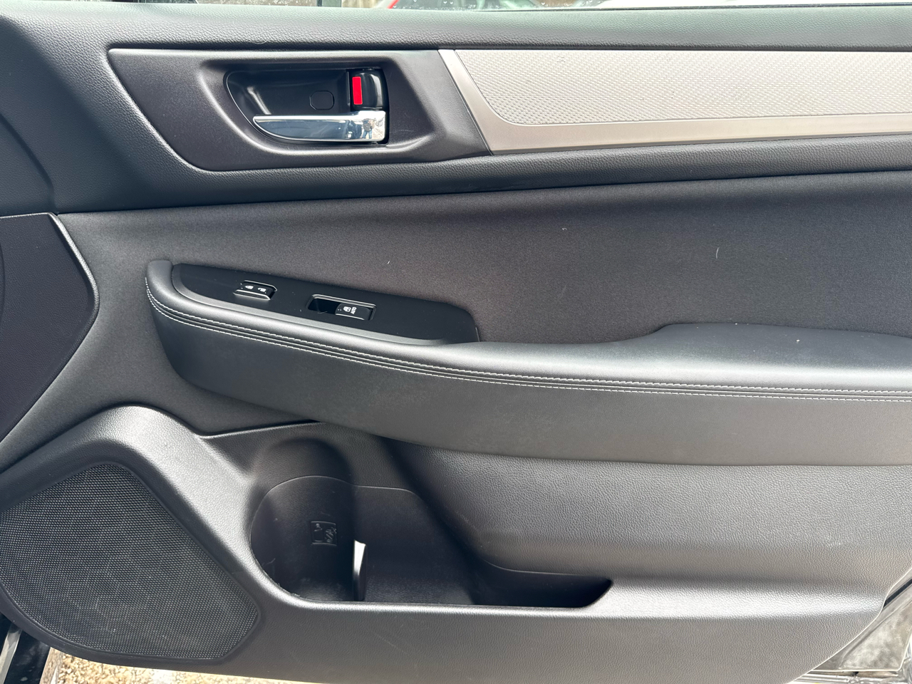 Subaru Legacy 4dr Sdn 2.5i Premium PZEV 2016