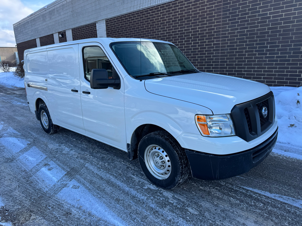 Nissan NV 2500 HD  2020