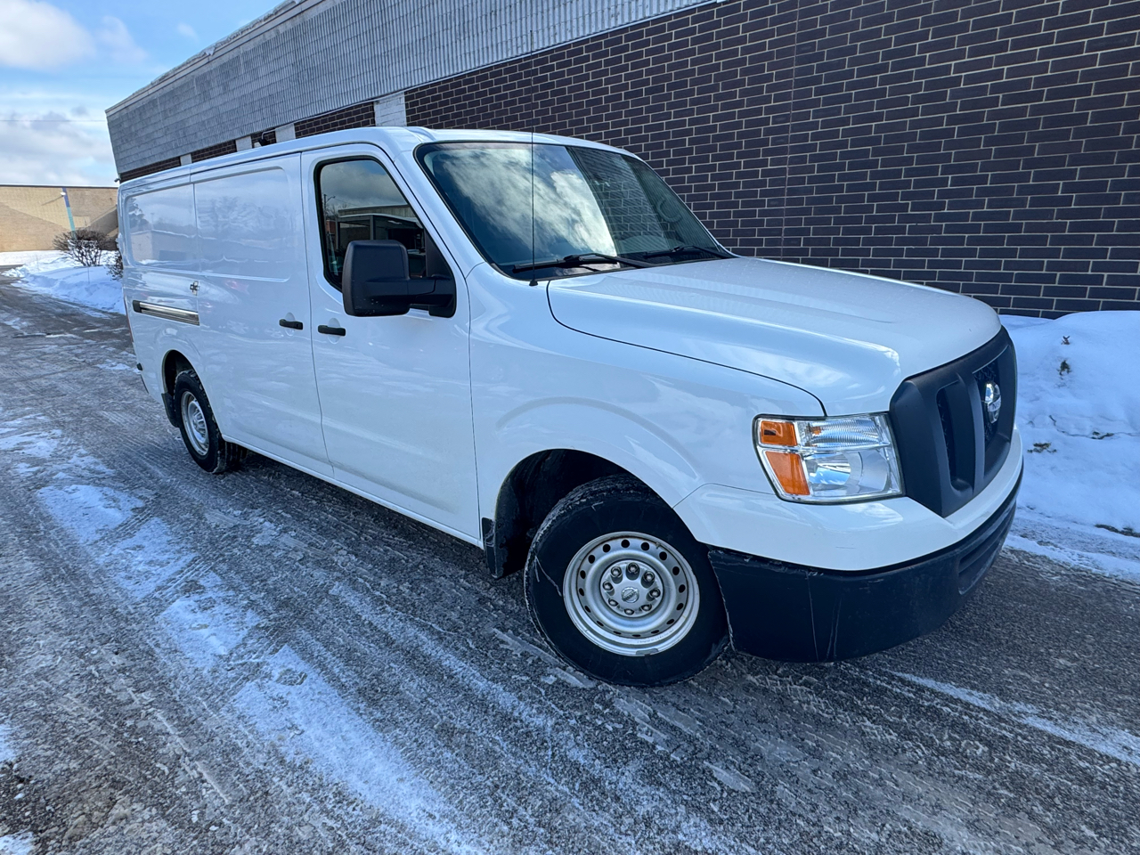 Nissan NV 2500 HD  2020