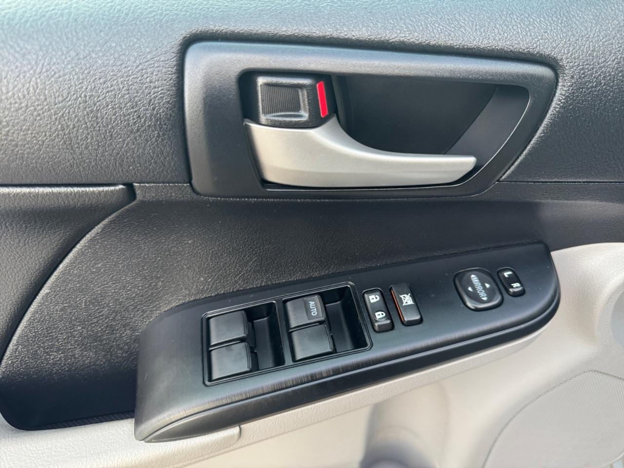 Toyota Camry 2014.5 4dr Sdn I4 Auto LE (Natl) 2014