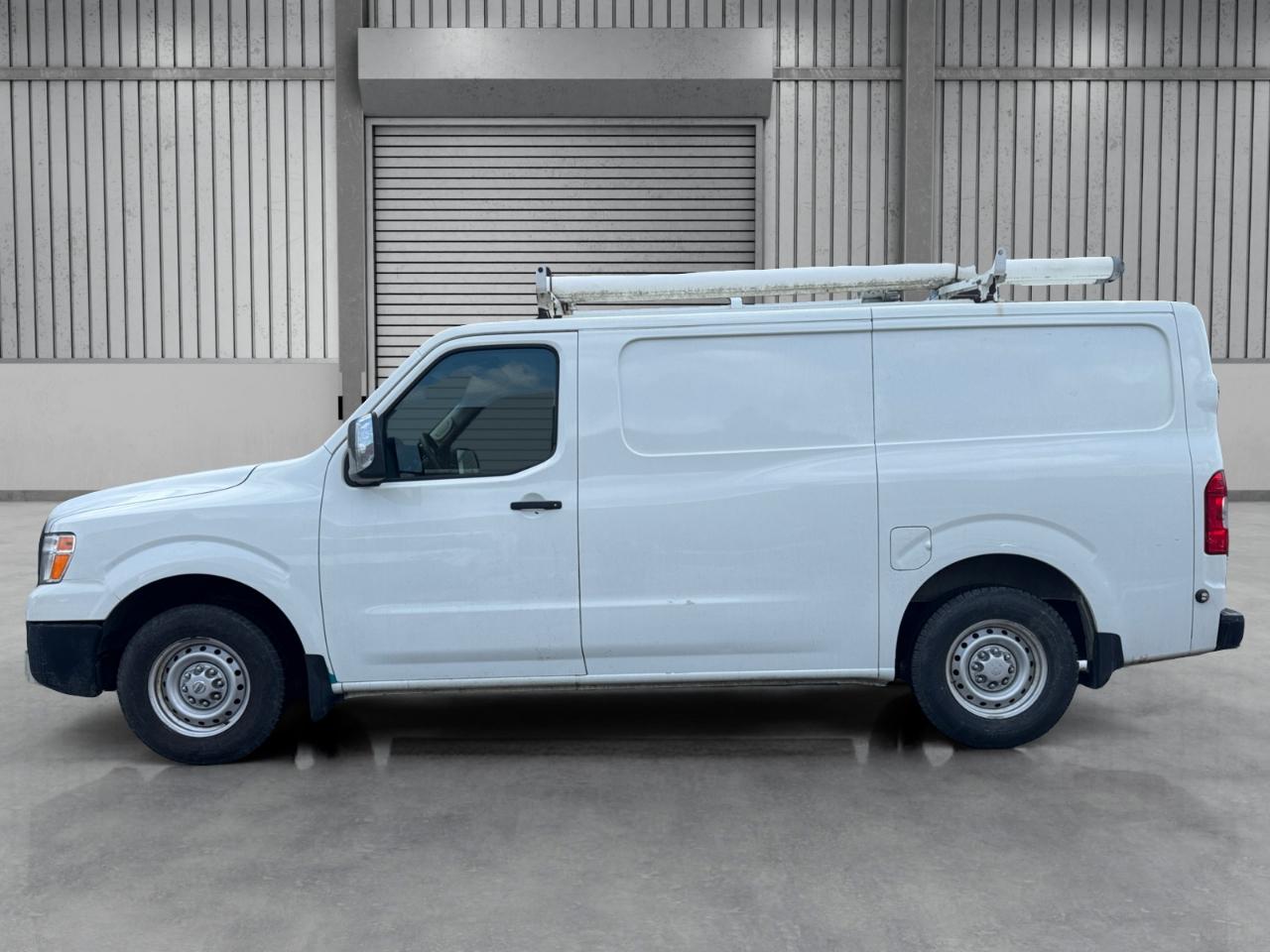Nissan NV Cargo NV2500 HD Standard Roof V8 S 2017