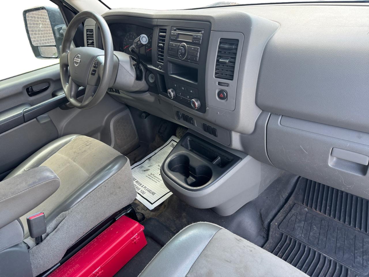 Nissan NV Cargo NV2500 HD Standard Roof V8 S 2017