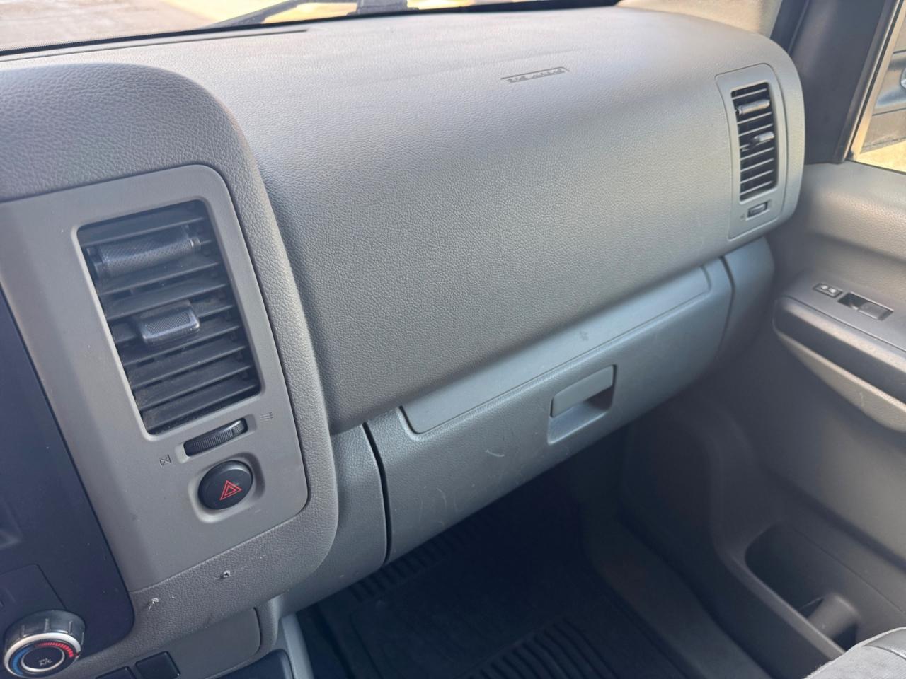 Nissan NV Cargo NV2500 HD Standard Roof V8 S 2017