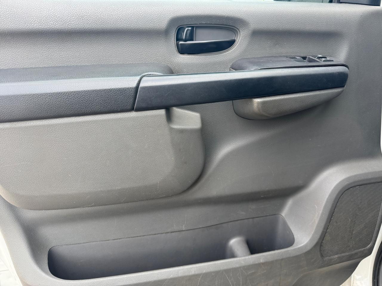 Nissan NV Cargo NV2500 HD Standard Roof V8 S 2017