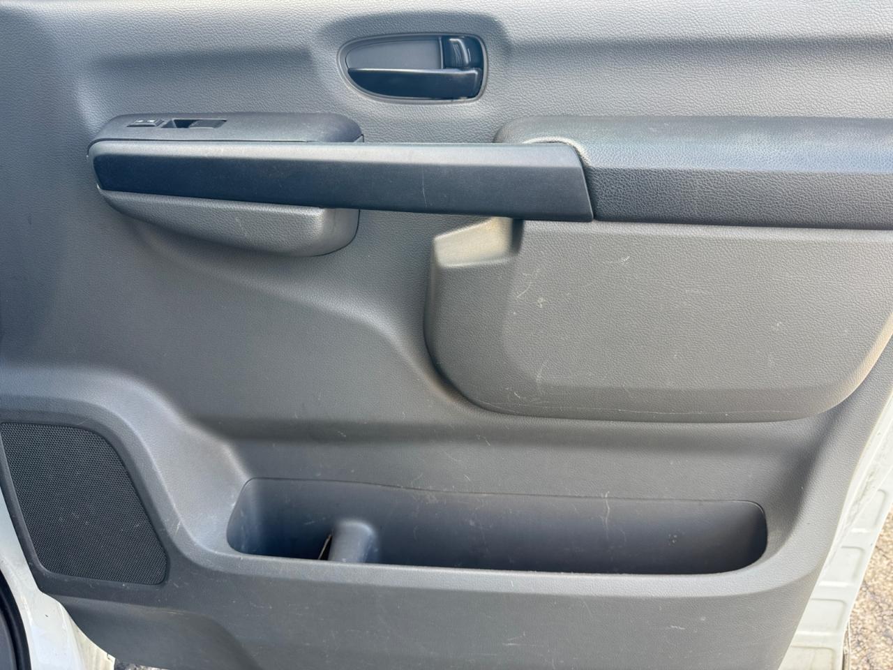 Nissan NV Cargo NV2500 HD Standard Roof V8 S 2017