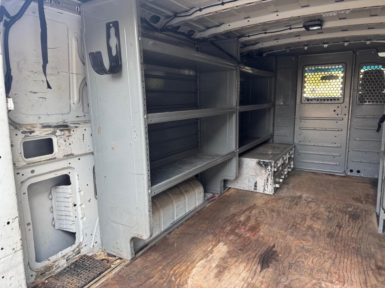 Nissan NV Cargo NV2500 HD Standard Roof V8 S 2017