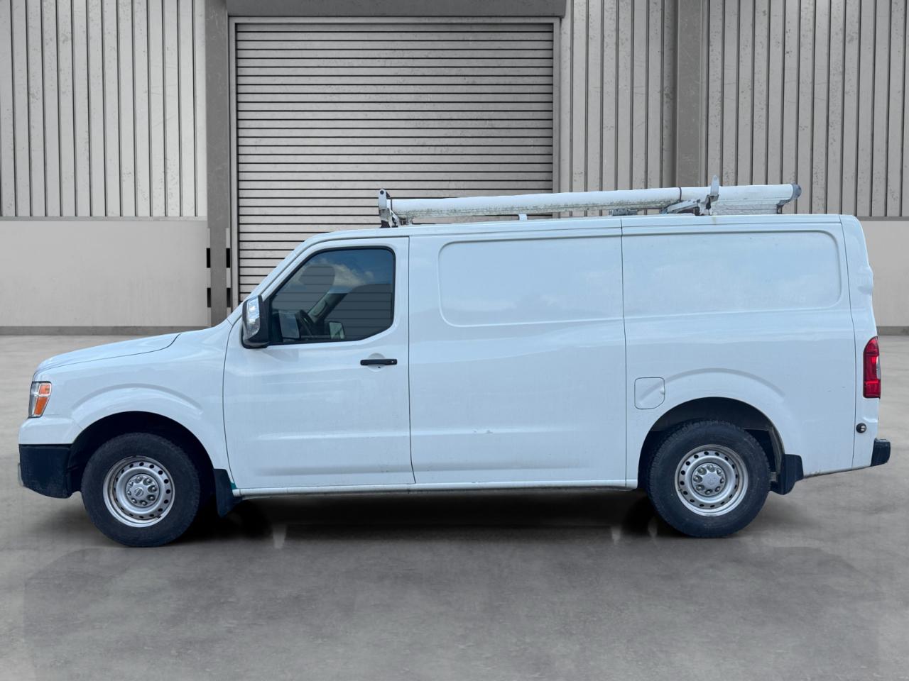 Nissan NV Cargo NV2500 HD Standard Roof V8 S 2017