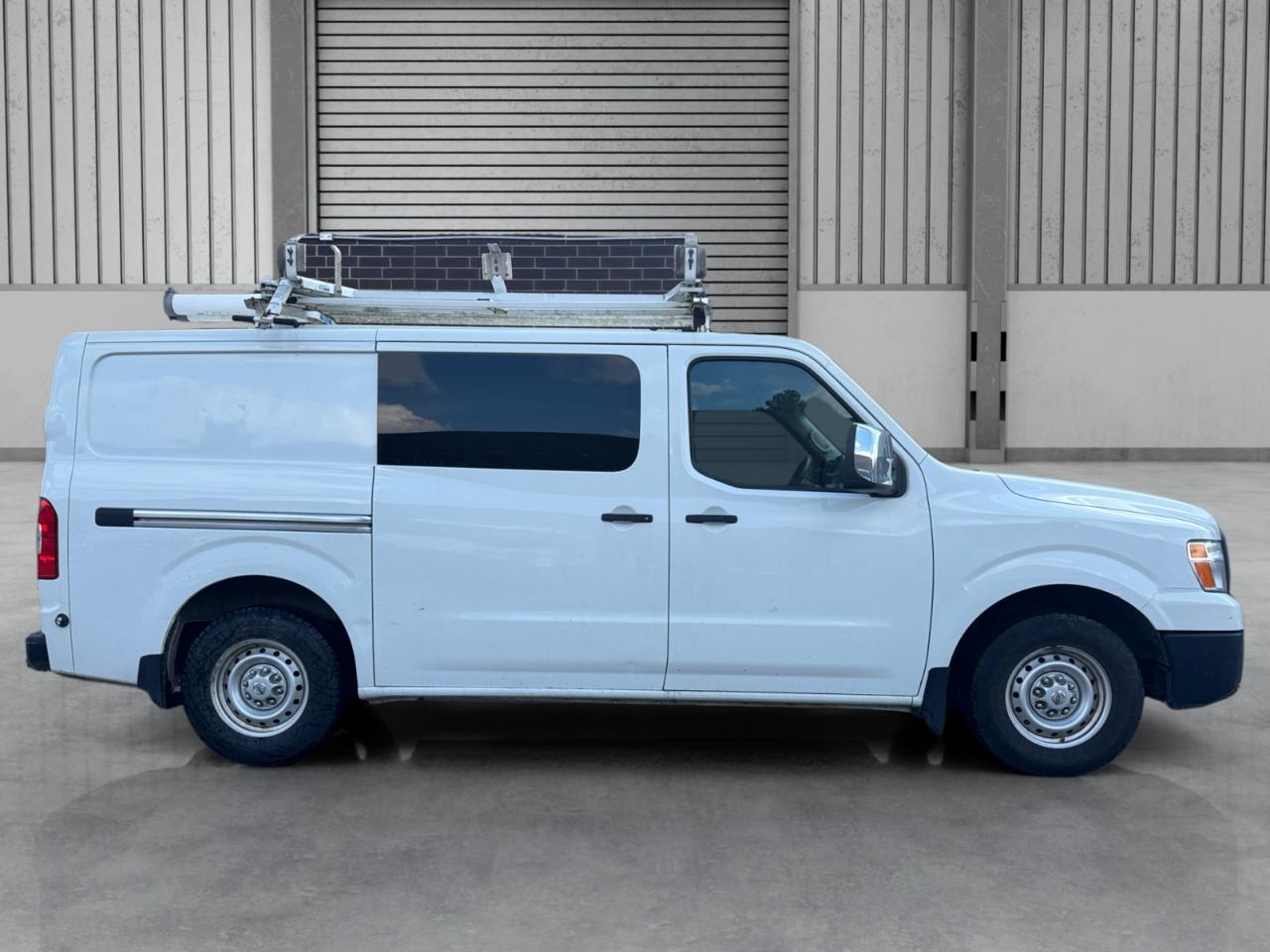 Nissan NV Cargo NV2500 HD Standard Roof V8 S 2017