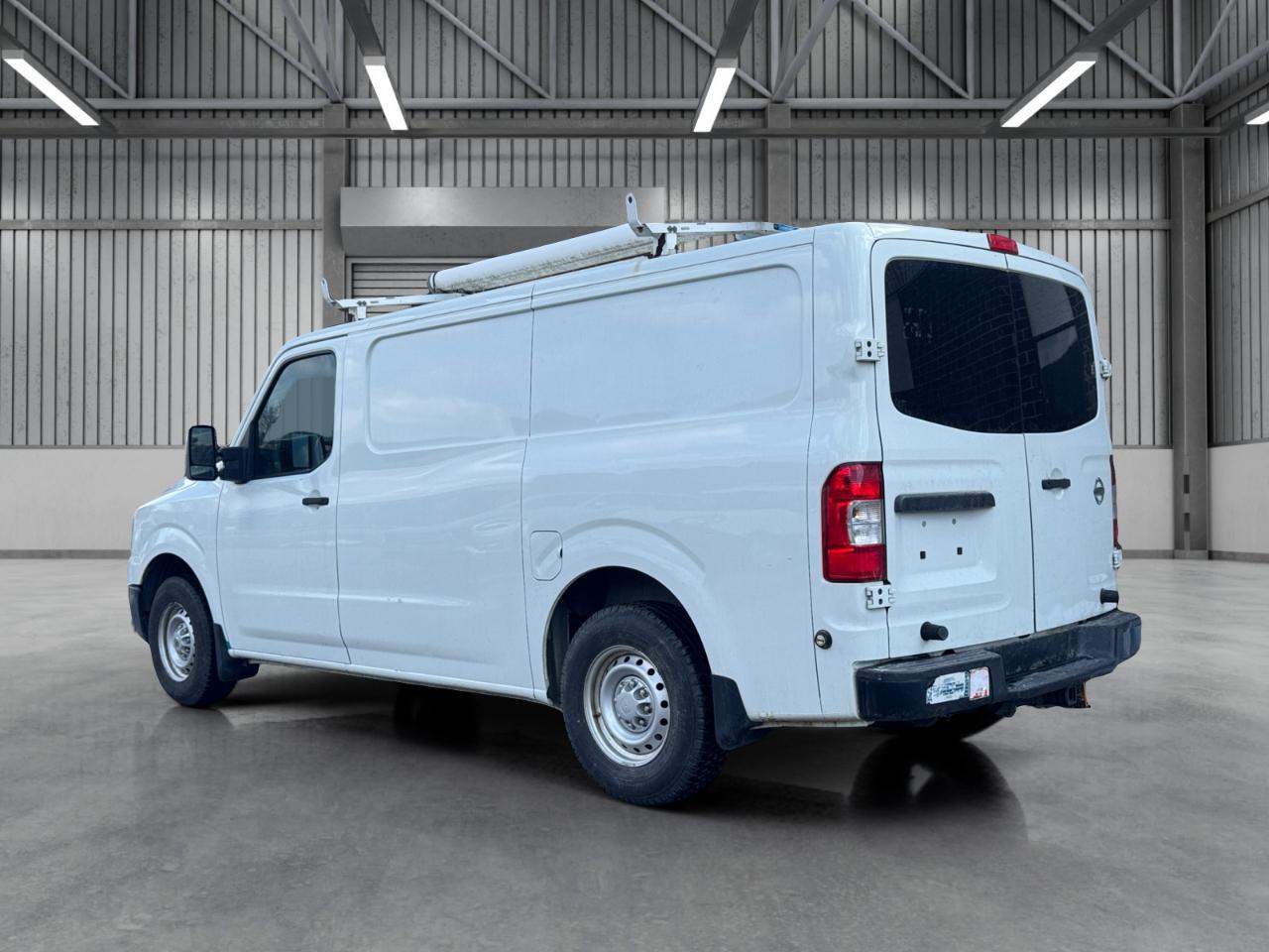 Nissan NV Cargo NV2500 HD Standard Roof V8 S 2017