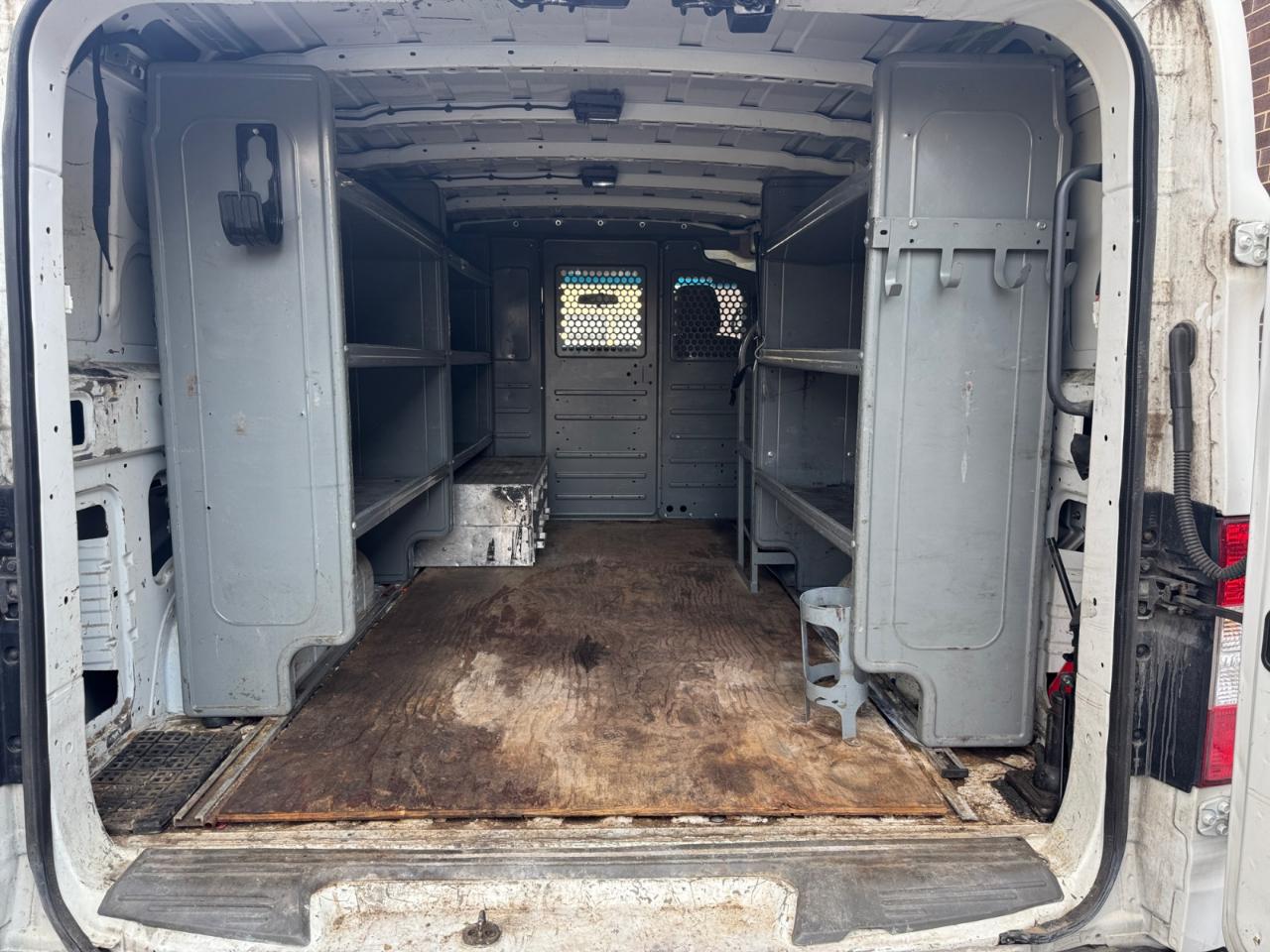 Nissan NV Cargo NV2500 HD Standard Roof V8 S 2017