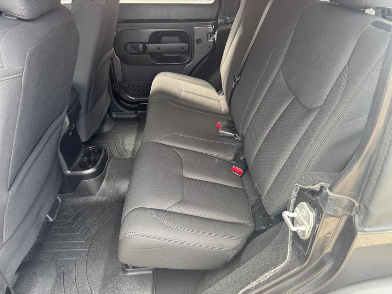 Jeep Wrangler Unlimited 4WD 4dr Sport 2016