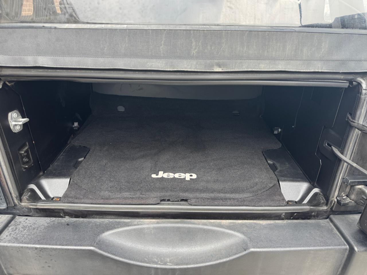 Jeep Wrangler Unlimited 4WD 4dr Sport 2016