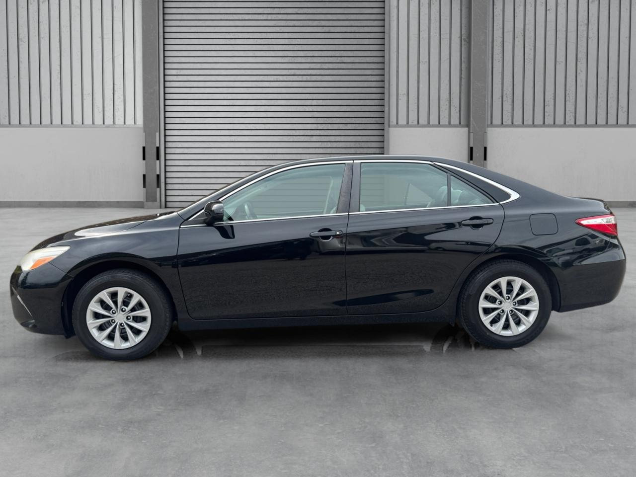 Toyota Camry LE Auto (Natl) 2017