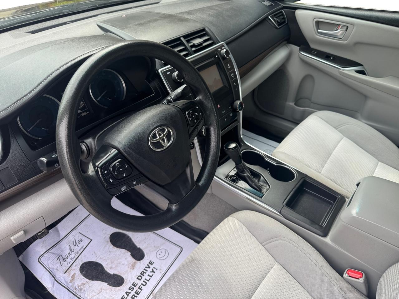 Toyota Camry LE Auto (Natl) 2017