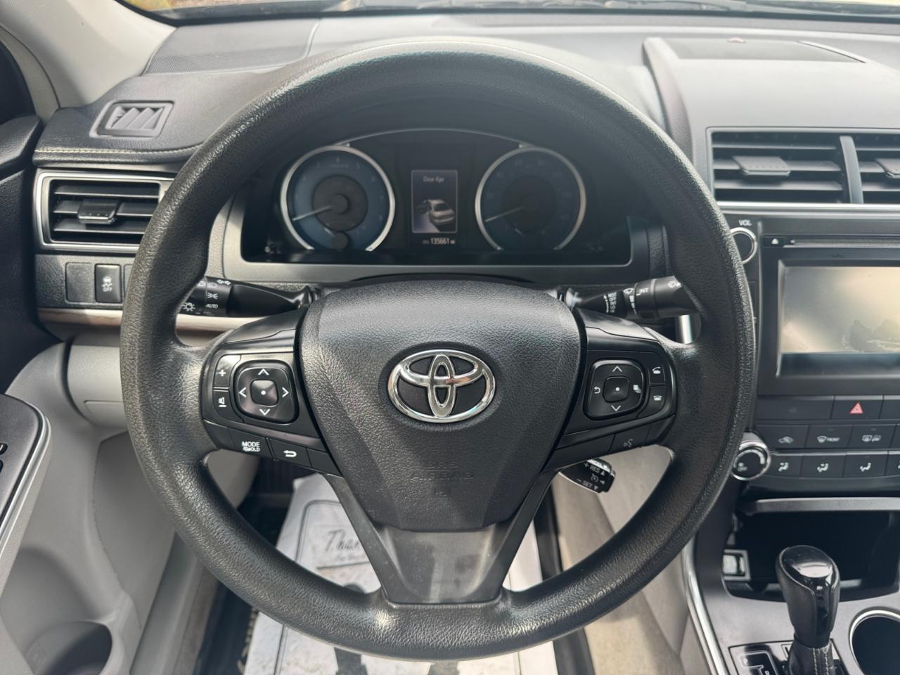 Toyota Camry LE Auto (Natl) 2017