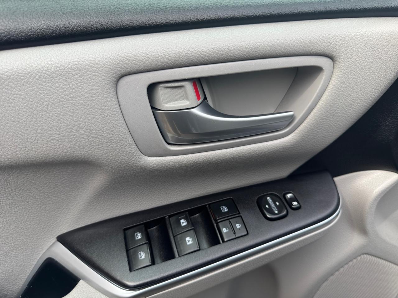 Toyota Camry LE Auto (Natl) 2017