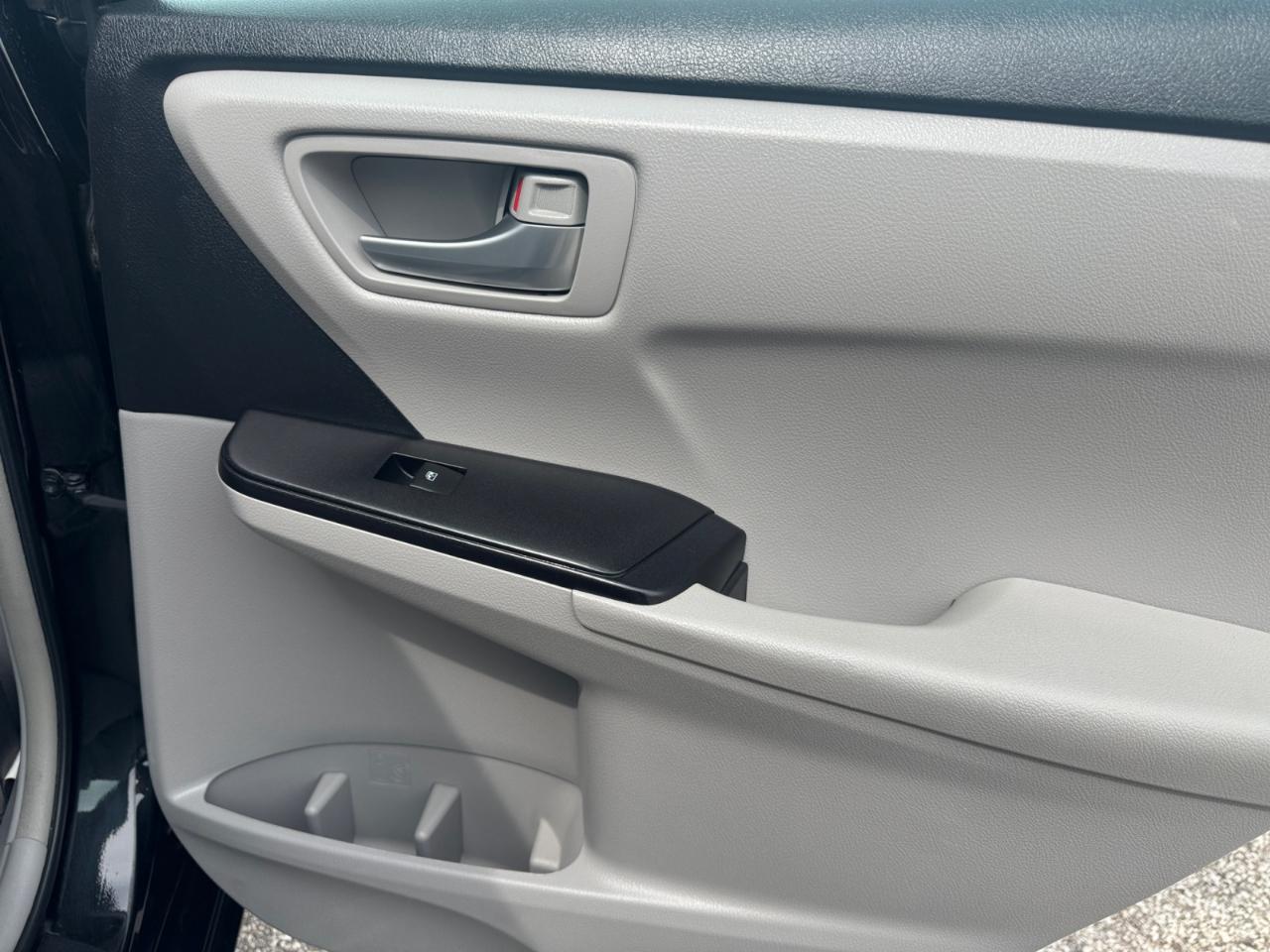 Toyota Camry LE Auto (Natl) 2017