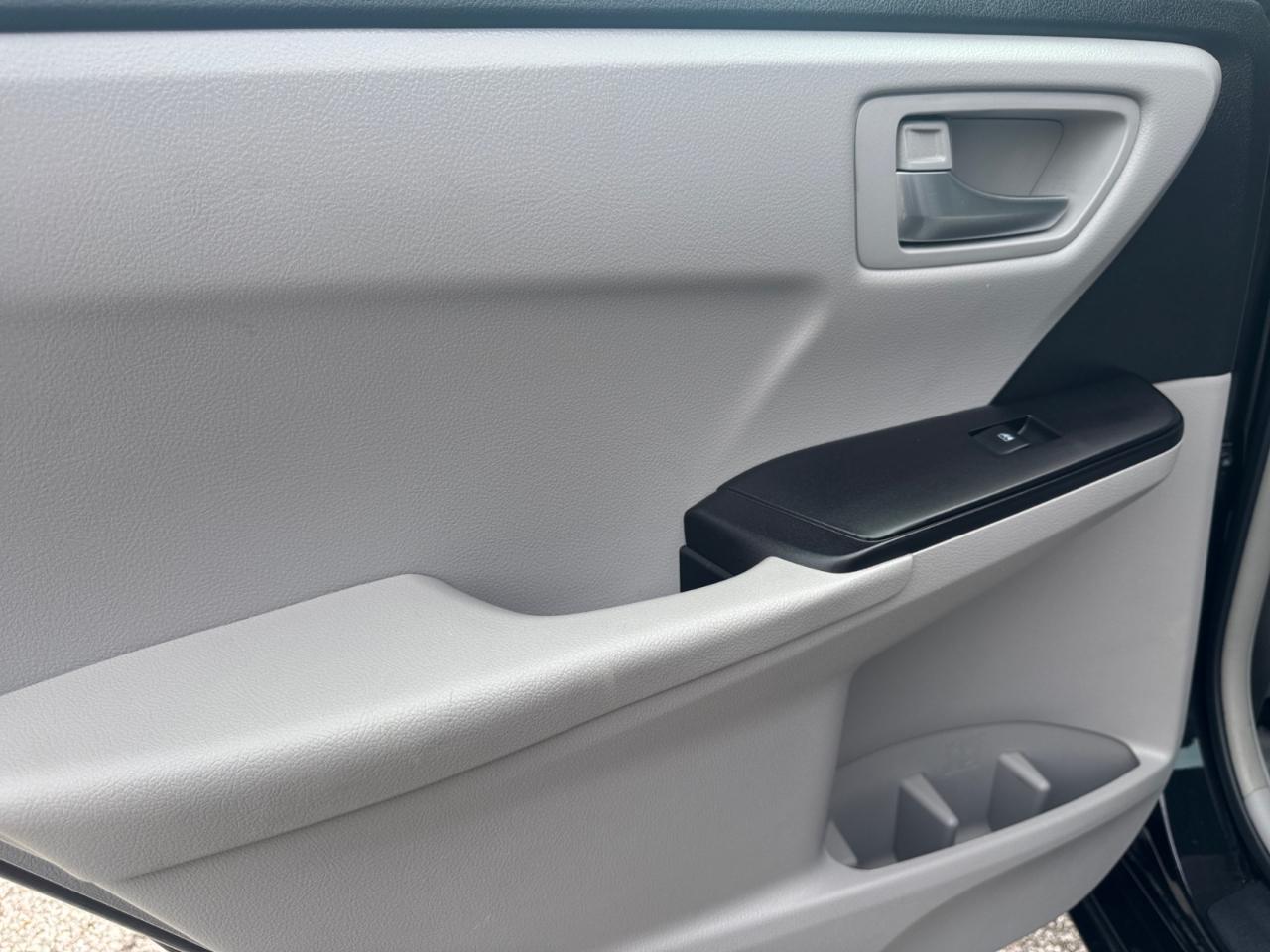 Toyota Camry LE Auto (Natl) 2017