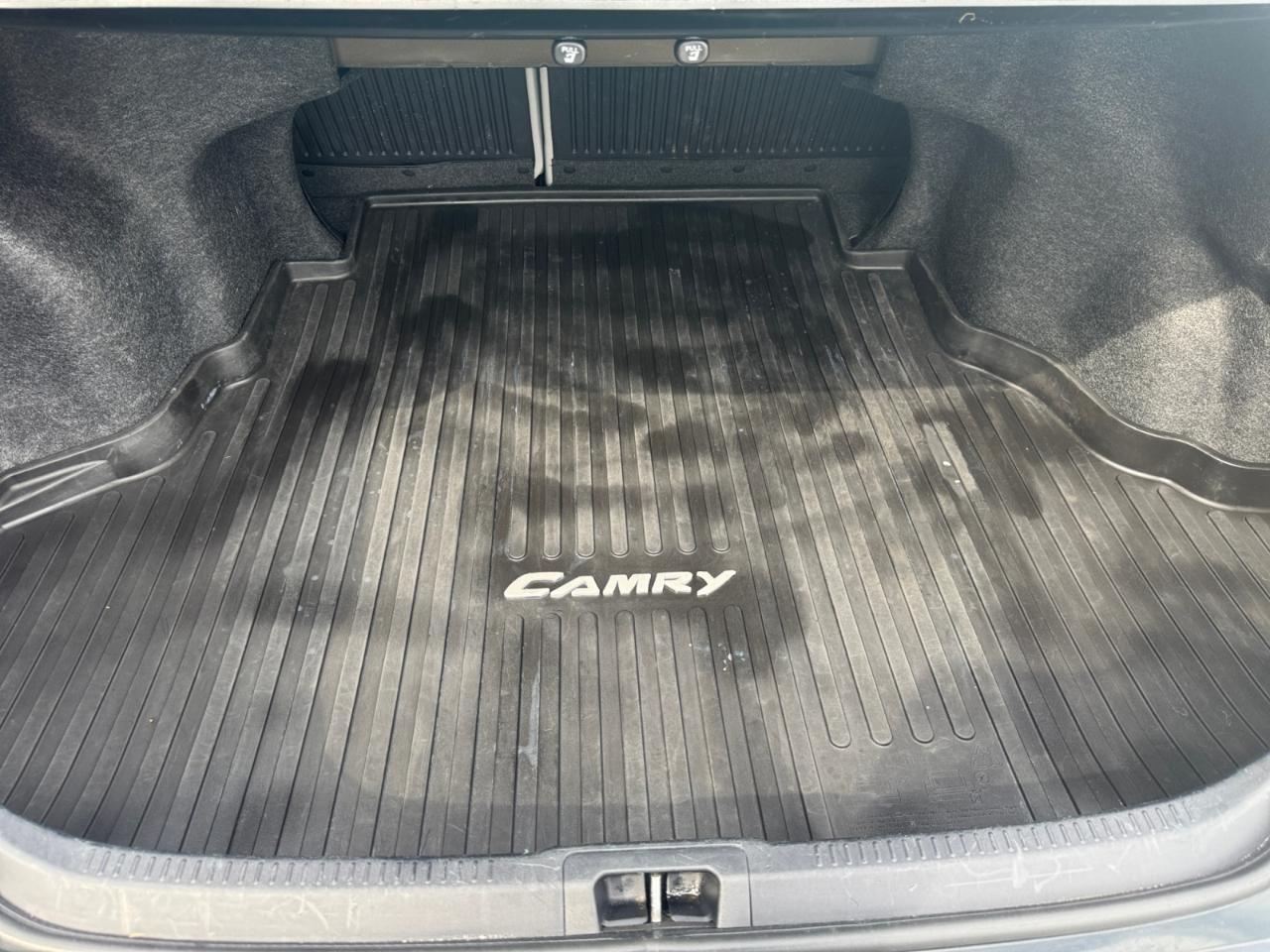 Toyota Camry LE Auto (Natl) 2017