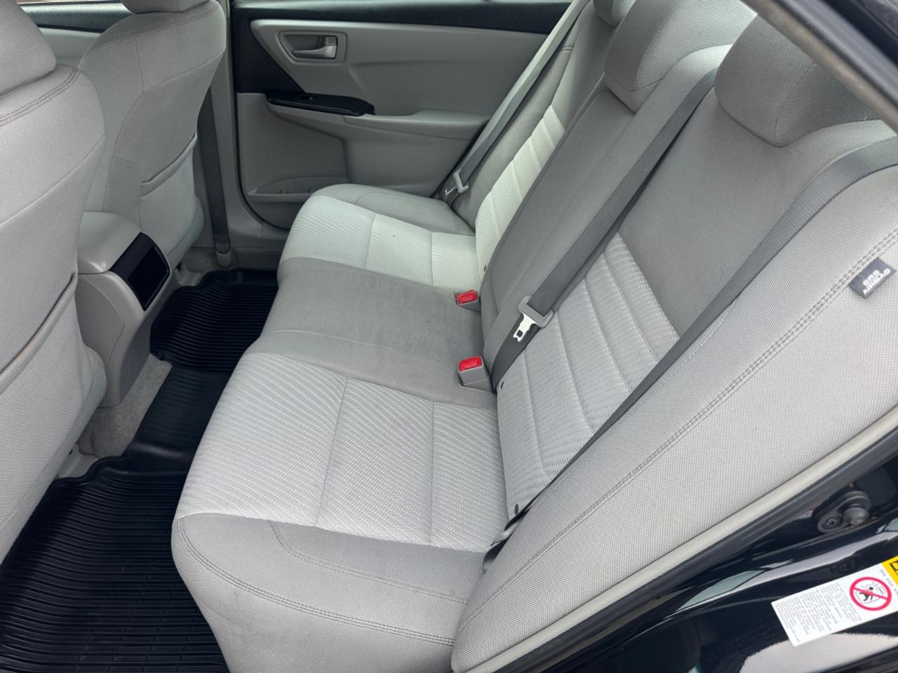 Toyota Camry LE Auto (Natl) 2017