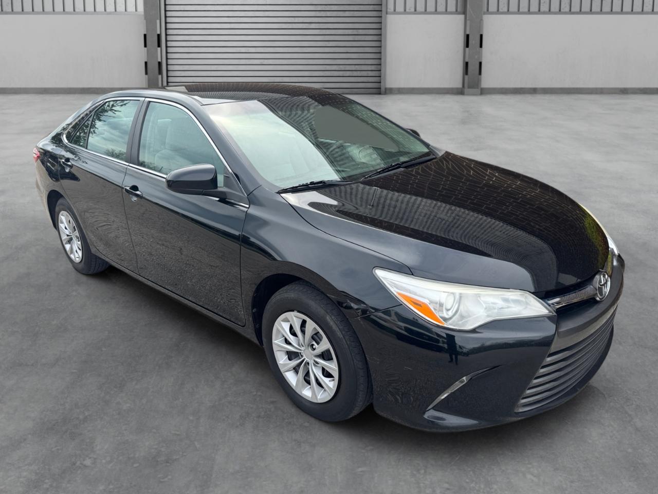 Toyota Camry LE Auto (Natl) 2017