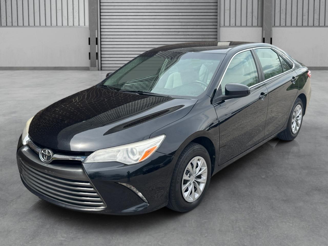 Toyota Camry LE Auto (Natl) 2017