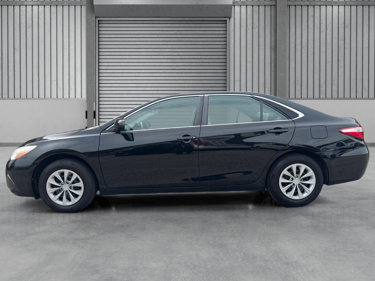 Toyota Camry LE Auto (Natl) 2017