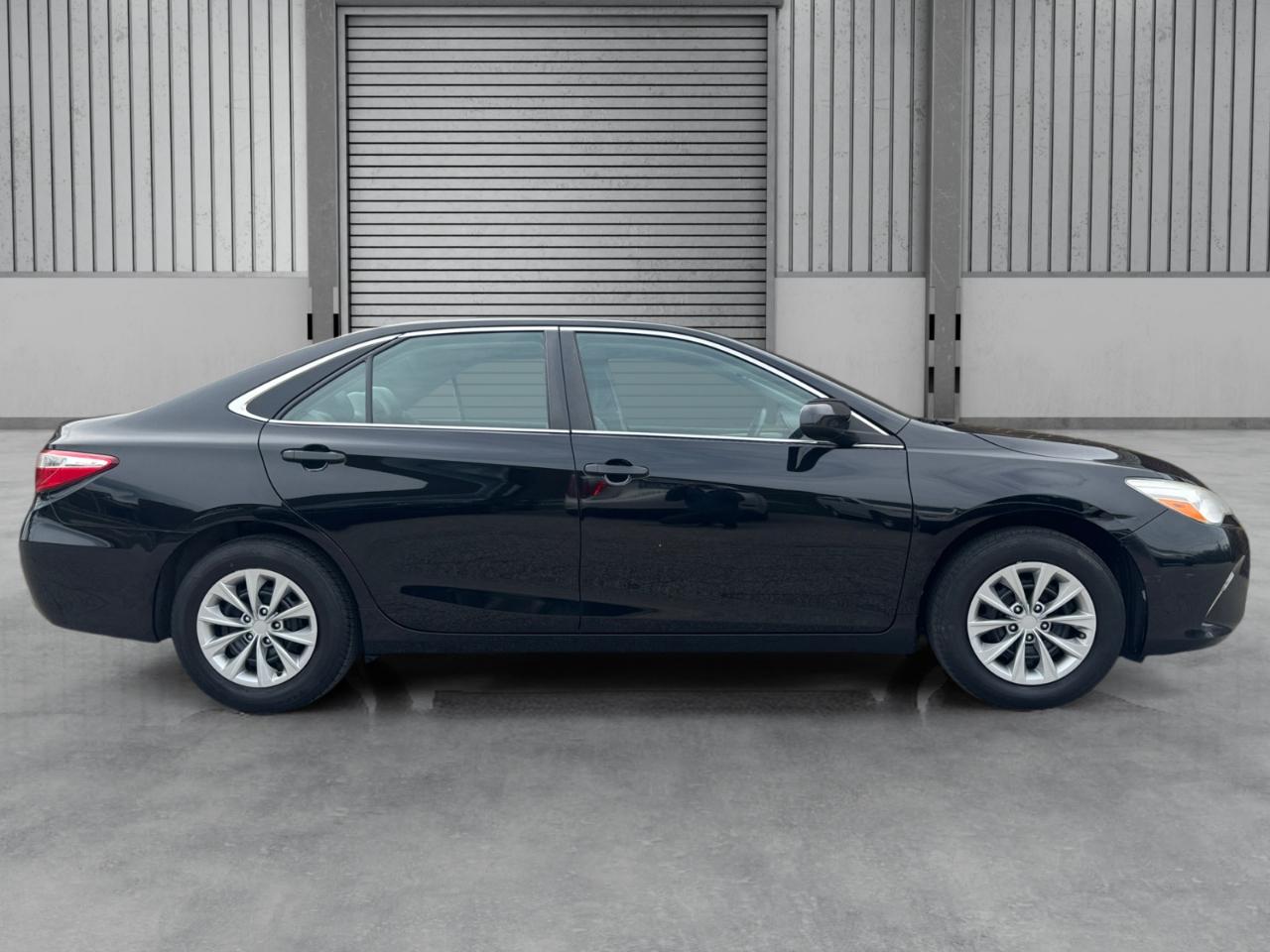 Toyota Camry LE Auto (Natl) 2017