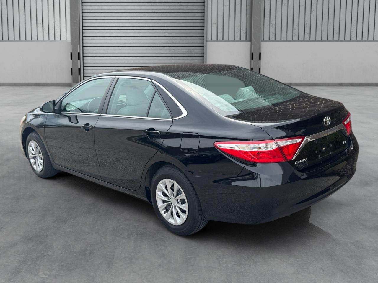 Toyota Camry LE Auto (Natl) 2017