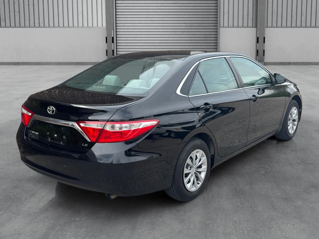 Toyota Camry LE Auto (Natl) 2017