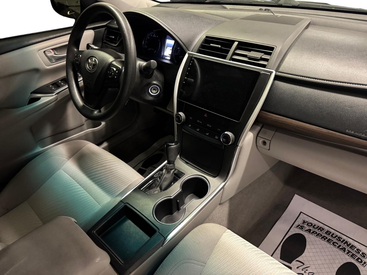 Toyota Camry LE Auto (Natl) 2017