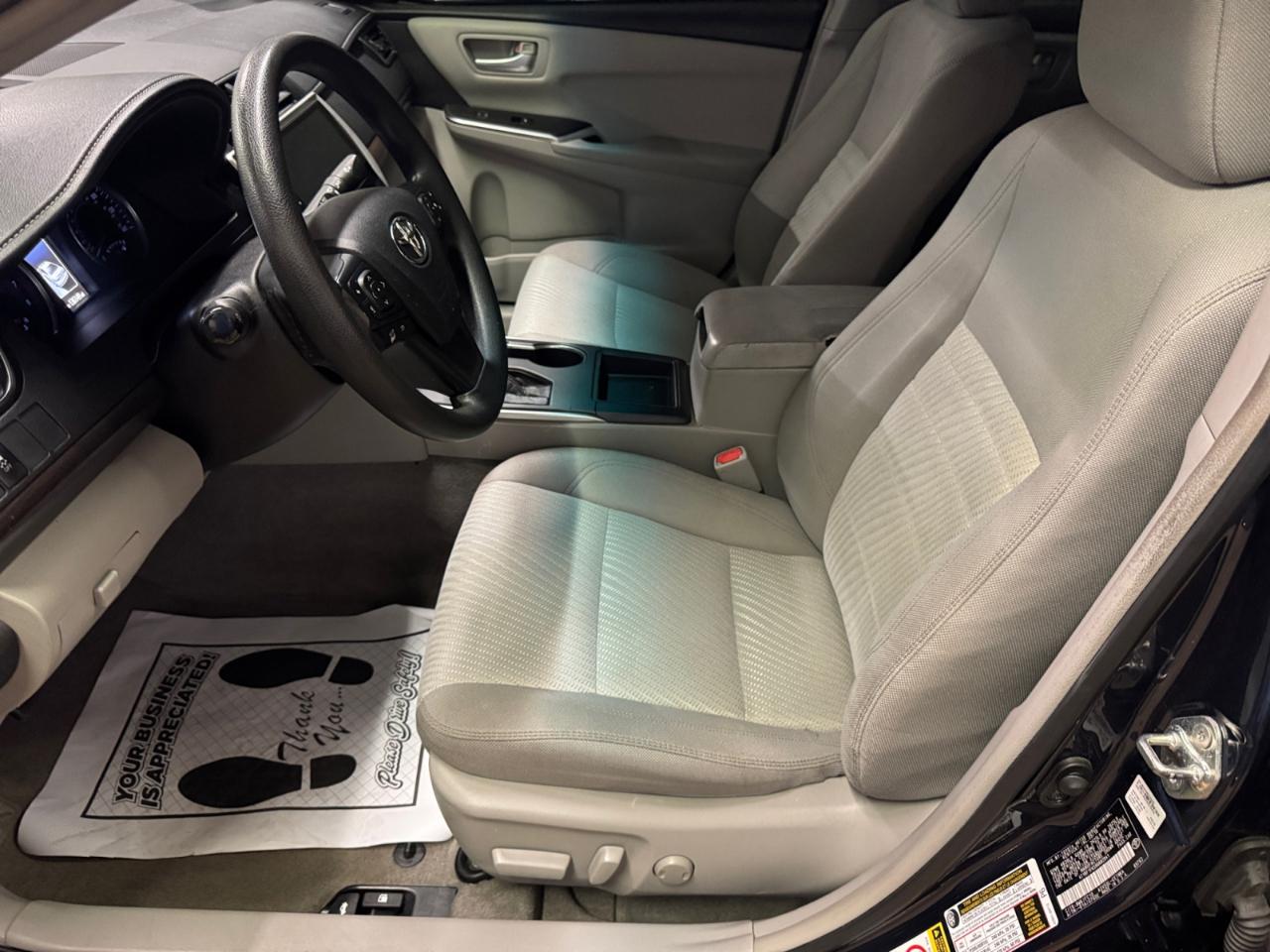 Toyota Camry LE Auto (Natl) 2017