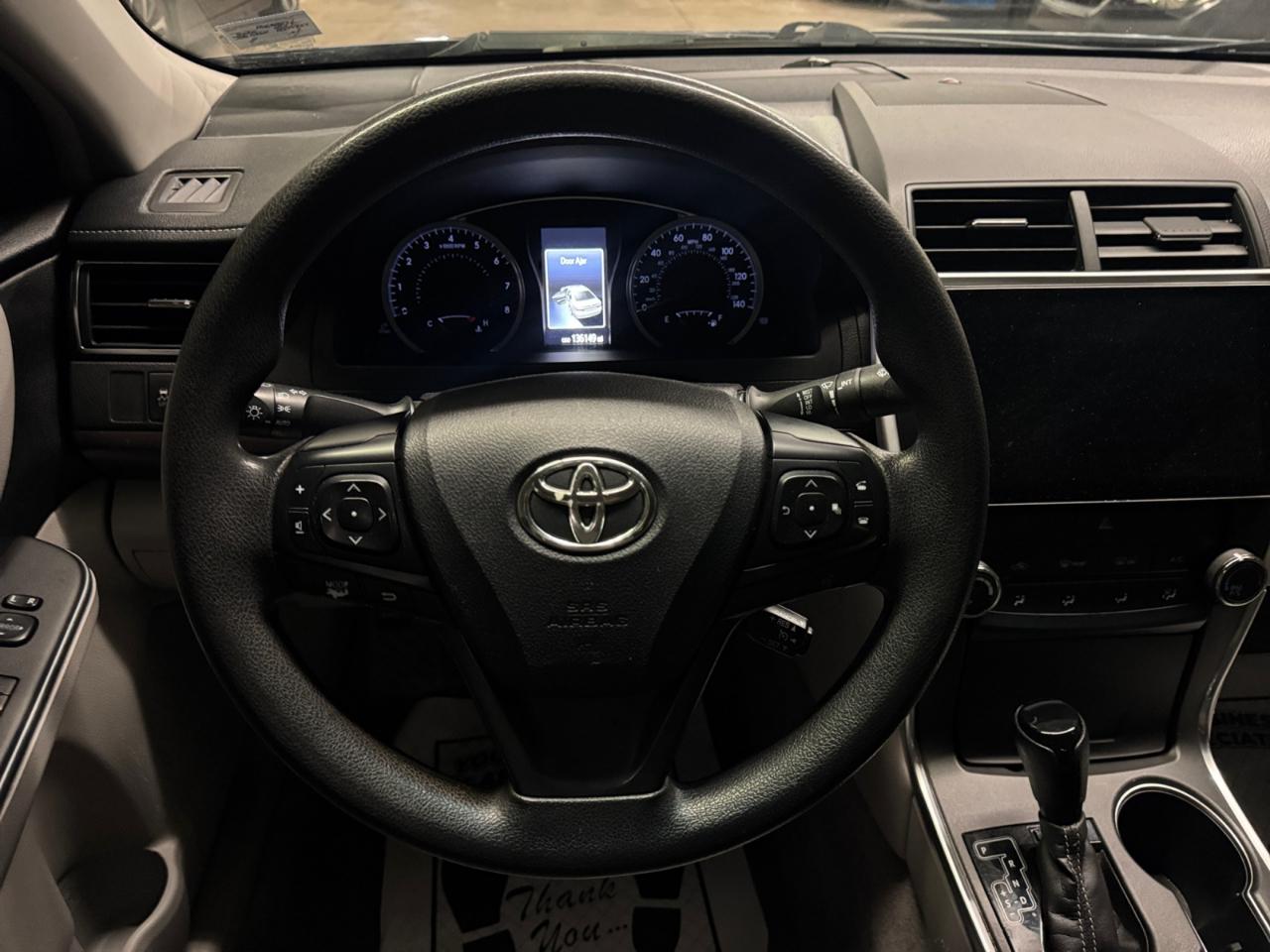 Toyota Camry LE Auto (Natl) 2017
