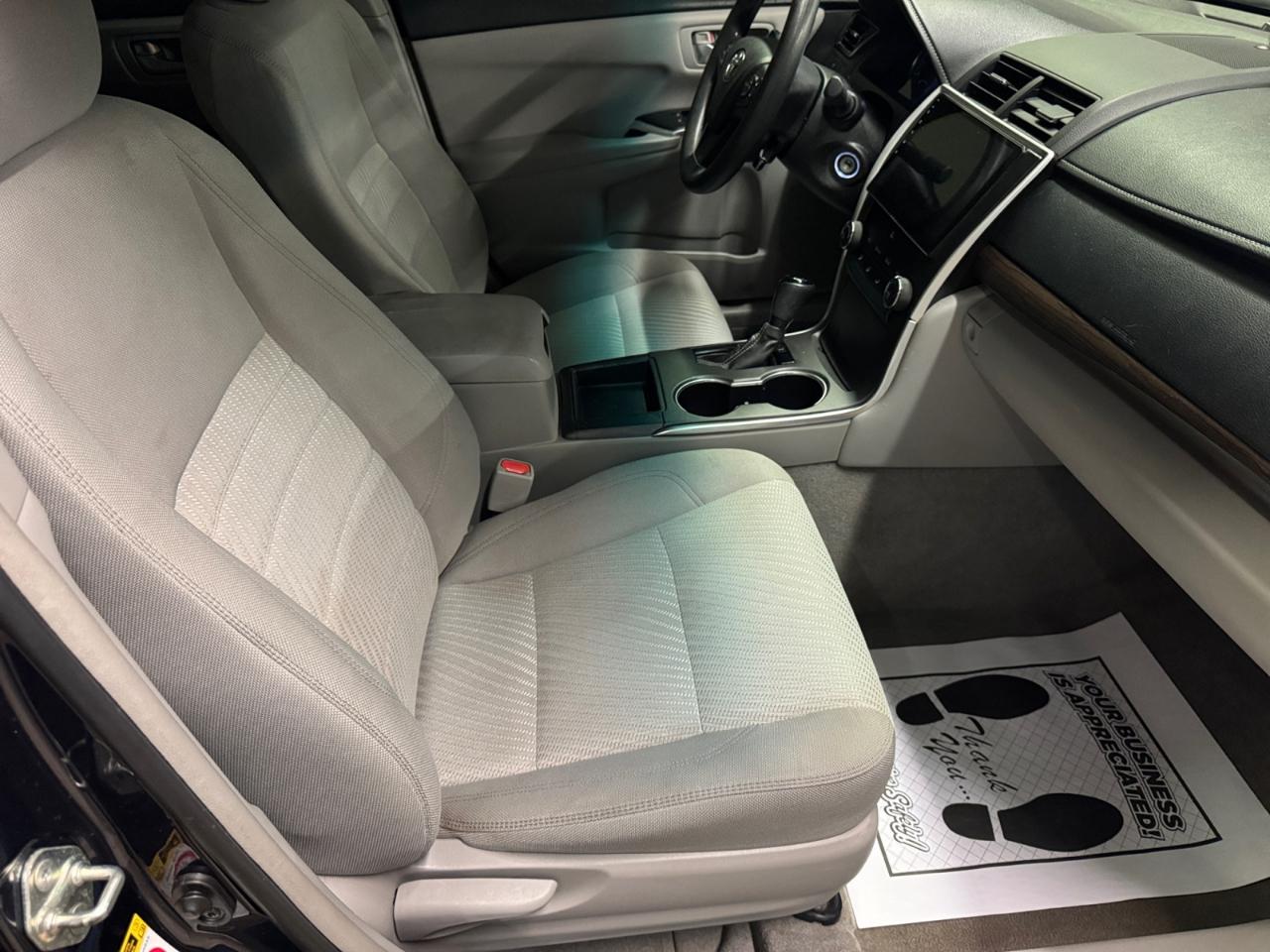 Toyota Camry LE Auto (Natl) 2017