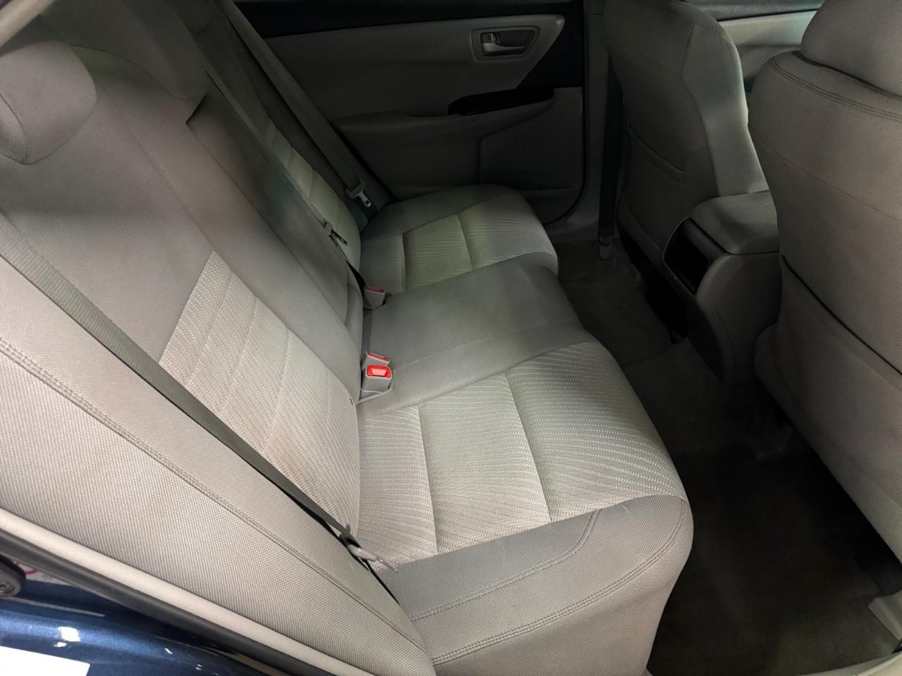Toyota Camry LE Auto (Natl) 2017
