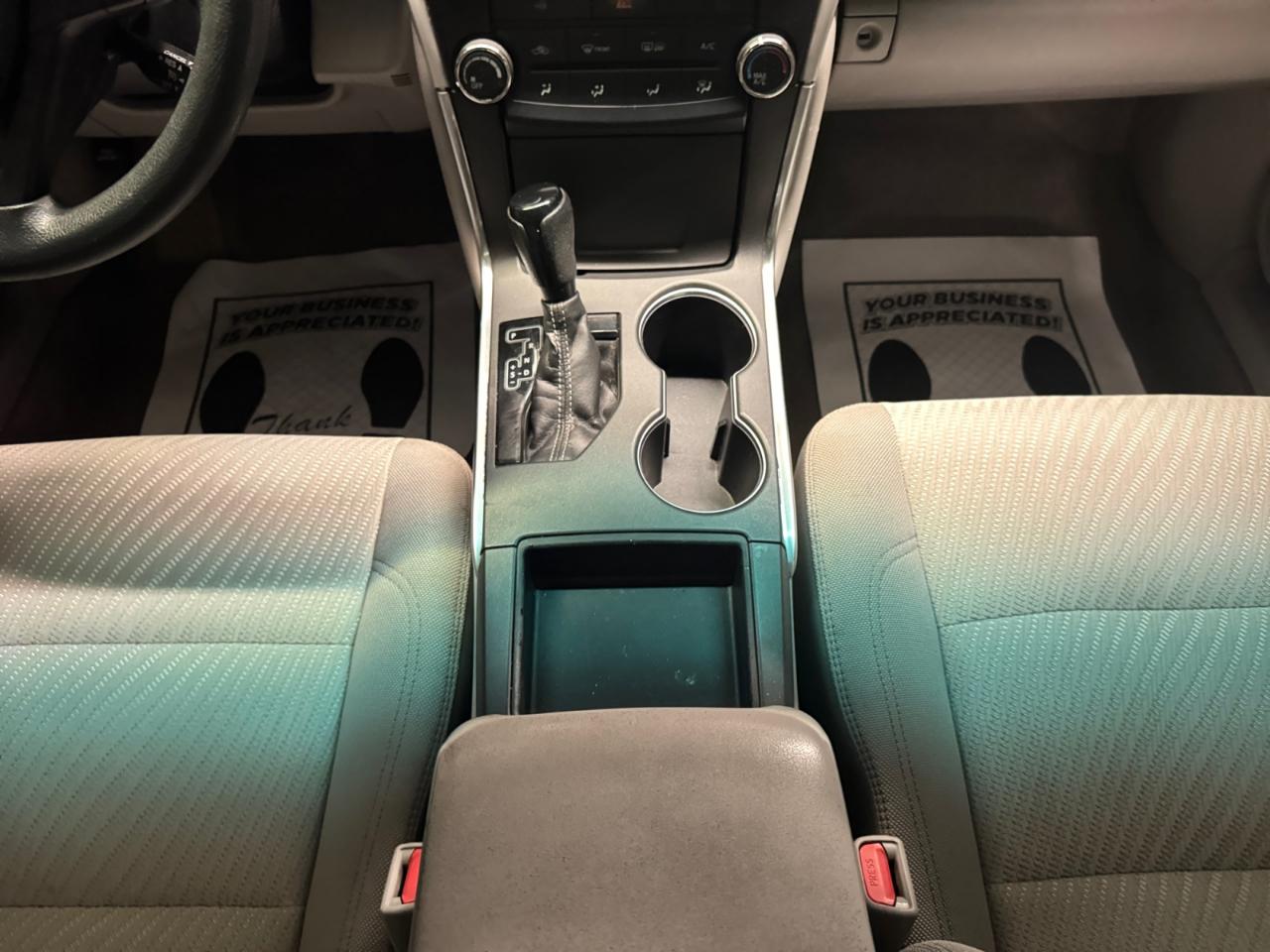 Toyota Camry LE Auto (Natl) 2017