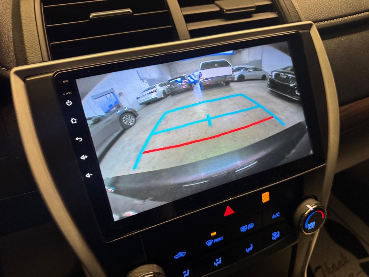 Toyota Camry LE Auto (Natl) 2017
