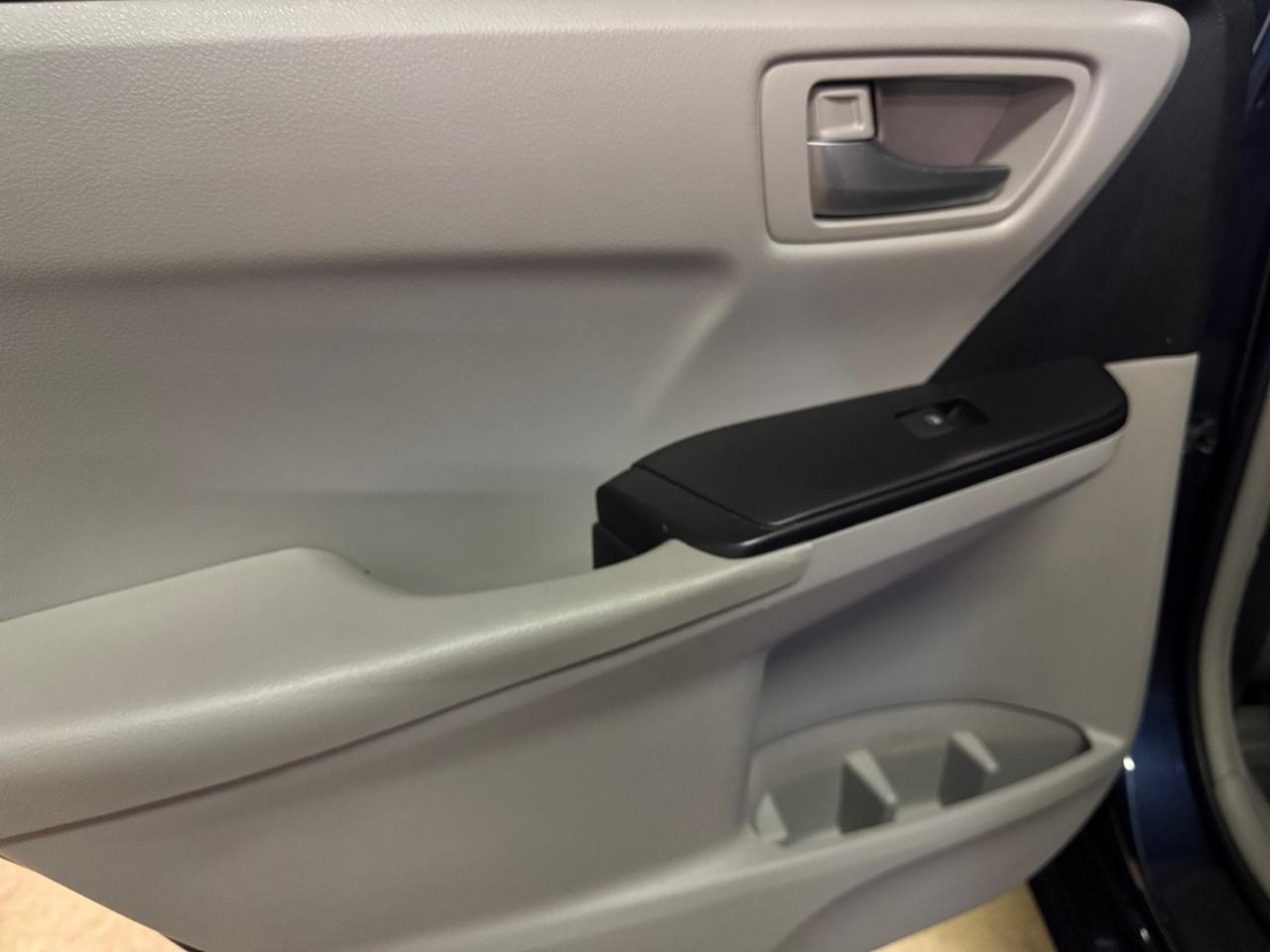 Toyota Camry LE Auto (Natl) 2017