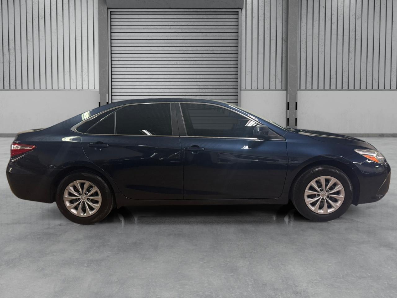 Toyota Camry LE Auto (Natl) 2017