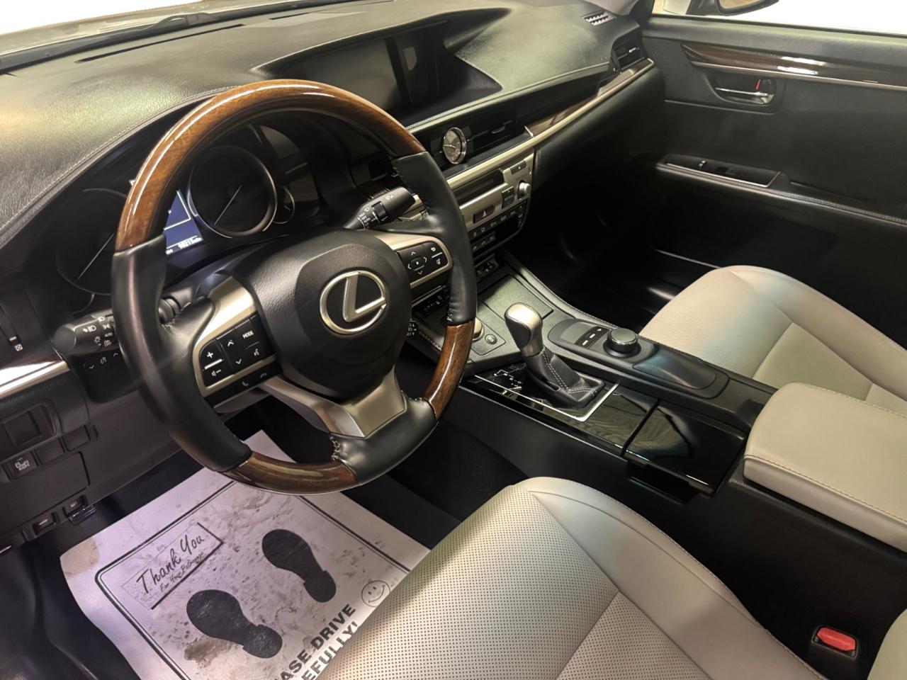 Lexus ES 350 4dr Sdn 2016