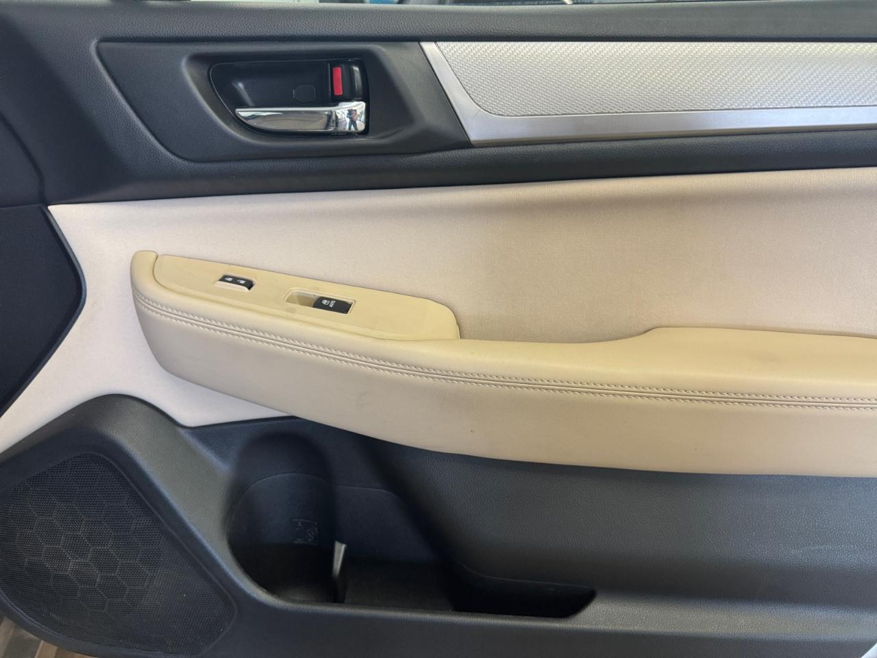 Subaru Legacy 4dr Sdn 2.5i Premium PZEV 2015