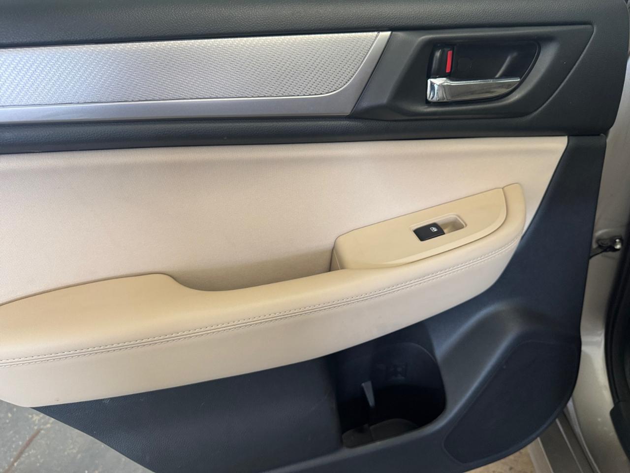Subaru Legacy 4dr Sdn 2.5i Premium PZEV 2015