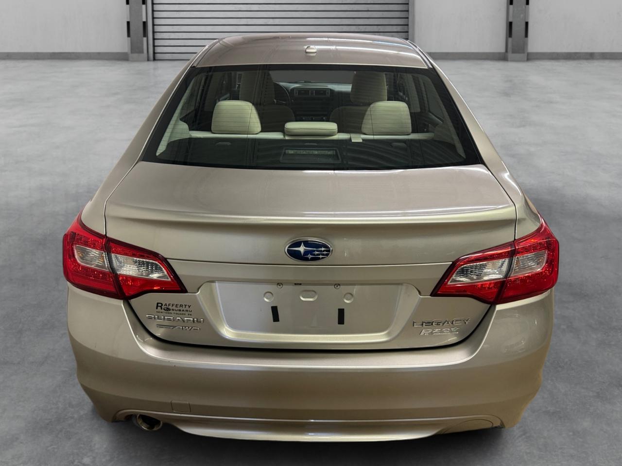 Subaru Legacy 4dr Sdn 2.5i Premium PZEV 2015