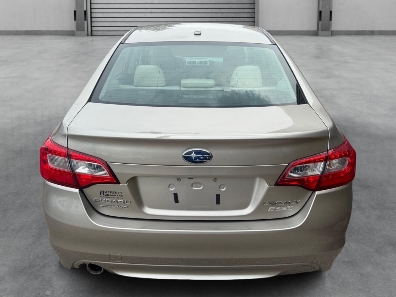 Subaru Legacy 4dr Sdn 2.5i Premium PZEV 2015