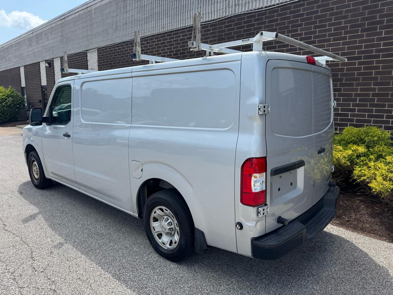 Nissan NV Cargo 2500 HD S V6 2018