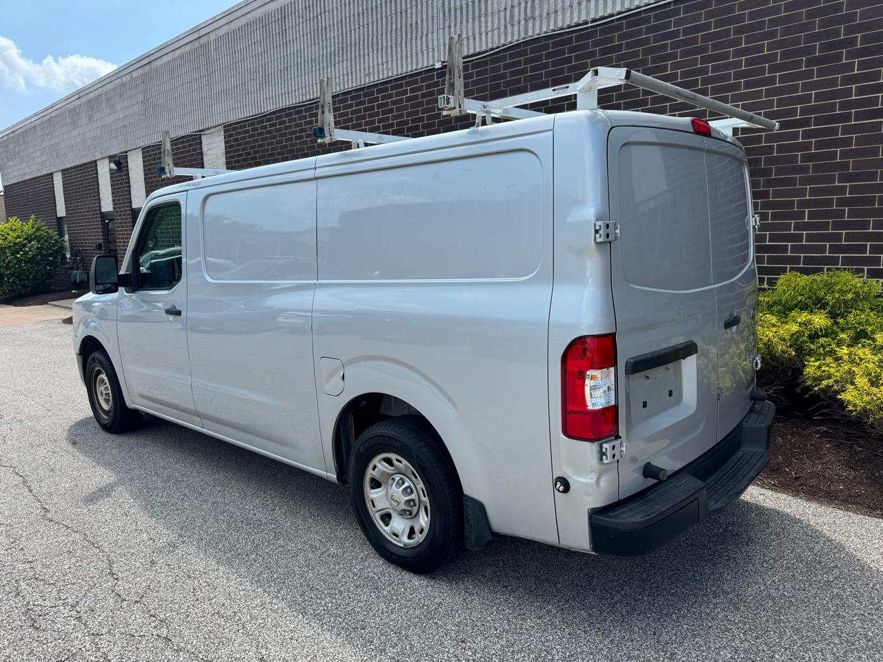 Nissan NV Cargo 2500 HD S V6 2018