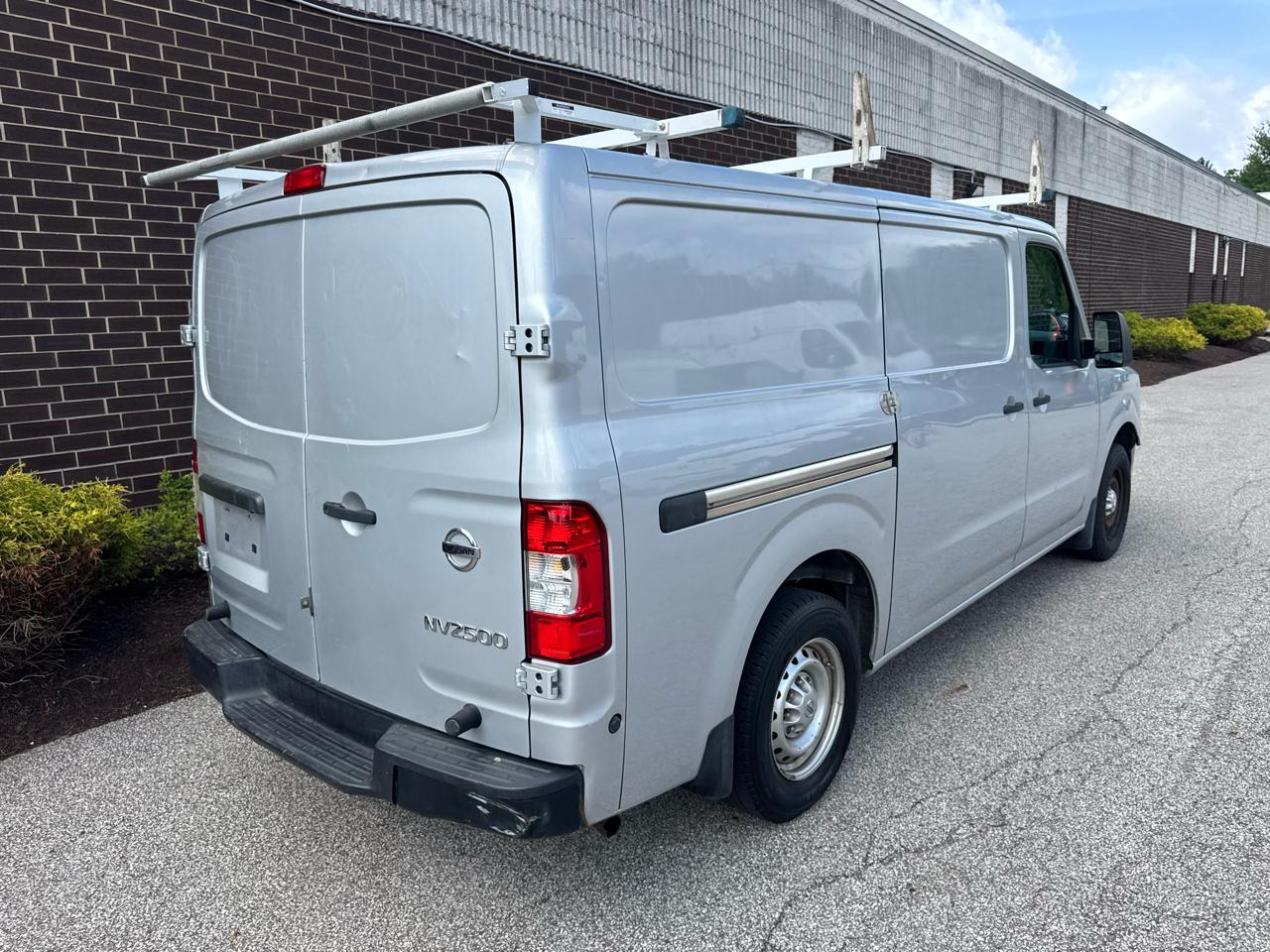 Nissan NV Cargo 2500 HD S V6 2018