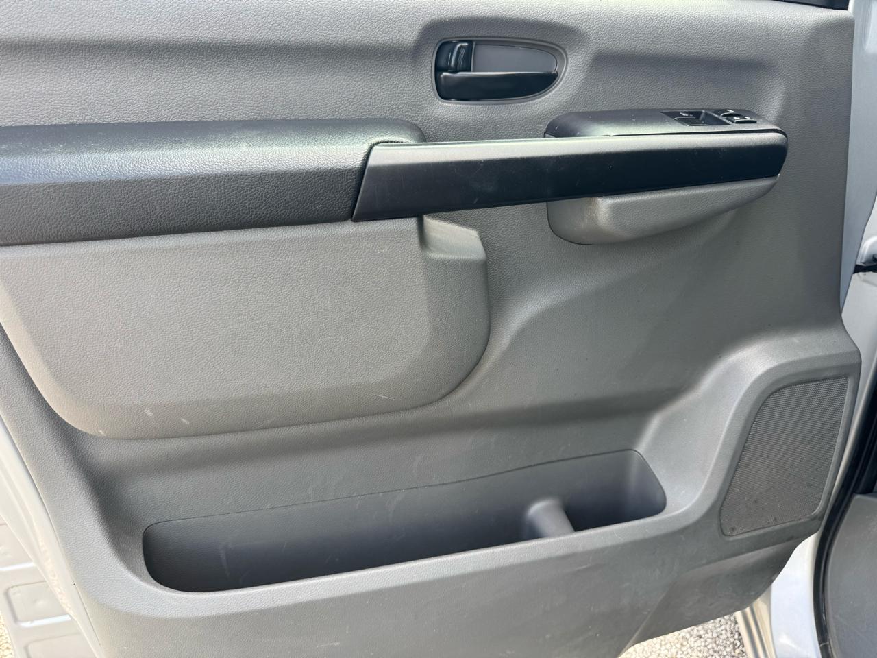 Nissan NV Cargo 2500 HD S V6 2018