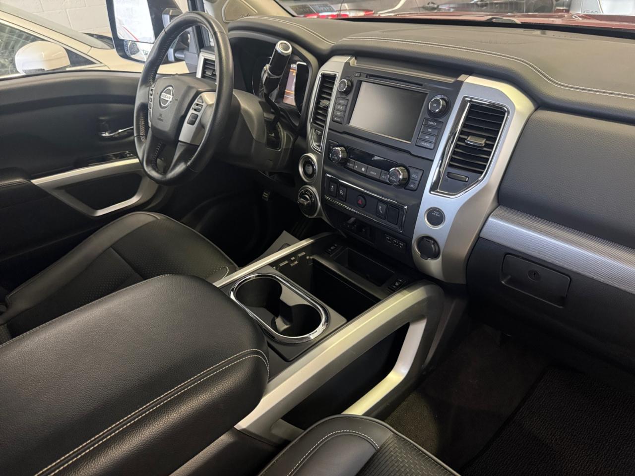 Nissan Titan 4x4 Crew Cab Platinum Reserve 2019